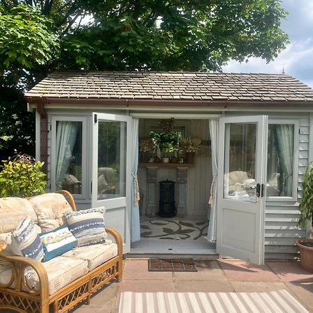 Birds And The Bees Summer House Endon Екстер'єр фото
