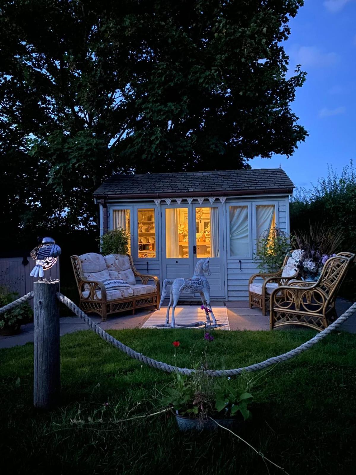 Birds And The Bees Summer House Endon Екстер'єр фото