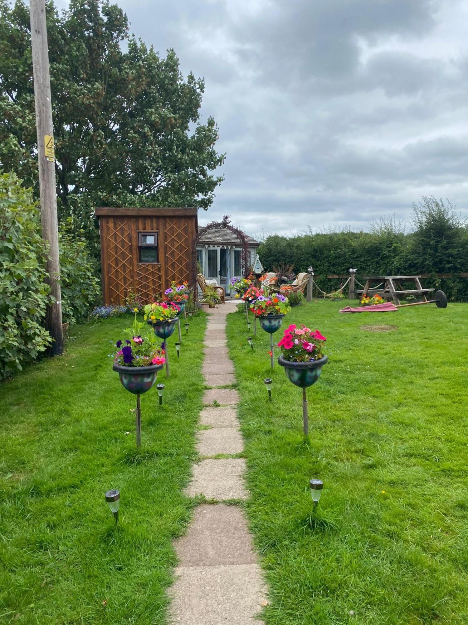 Birds And The Bees Summer House Endon Екстер'єр фото